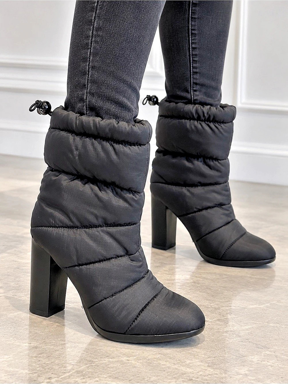 Coach Isabella Black Quilted Nylon Puffer Heeled Boots Size 7 w/ Original Box